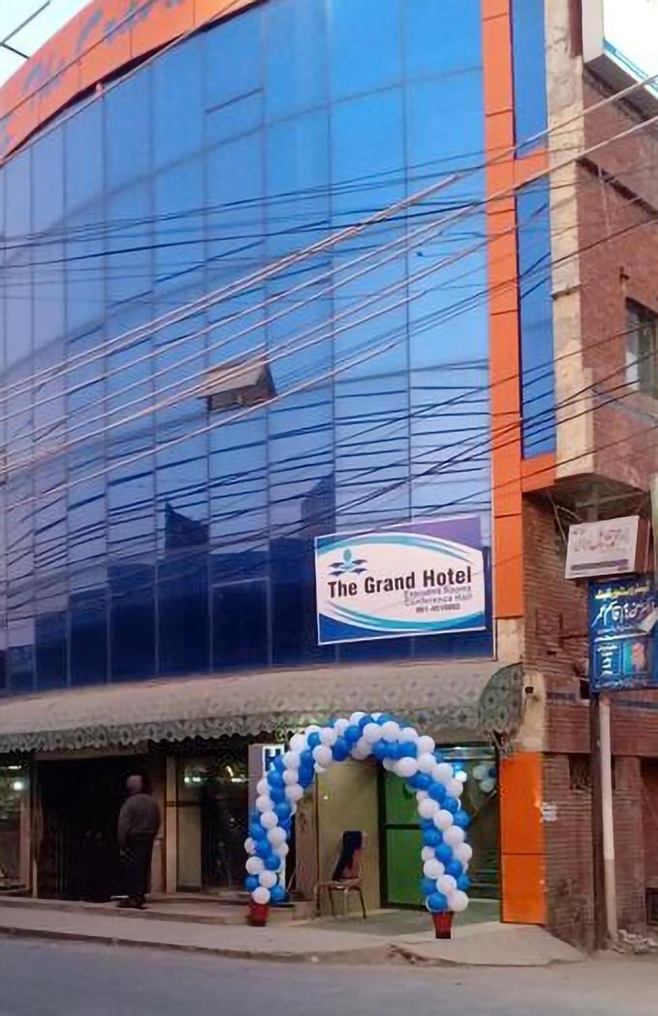 The Grand Hotel 물탄 외부 사진